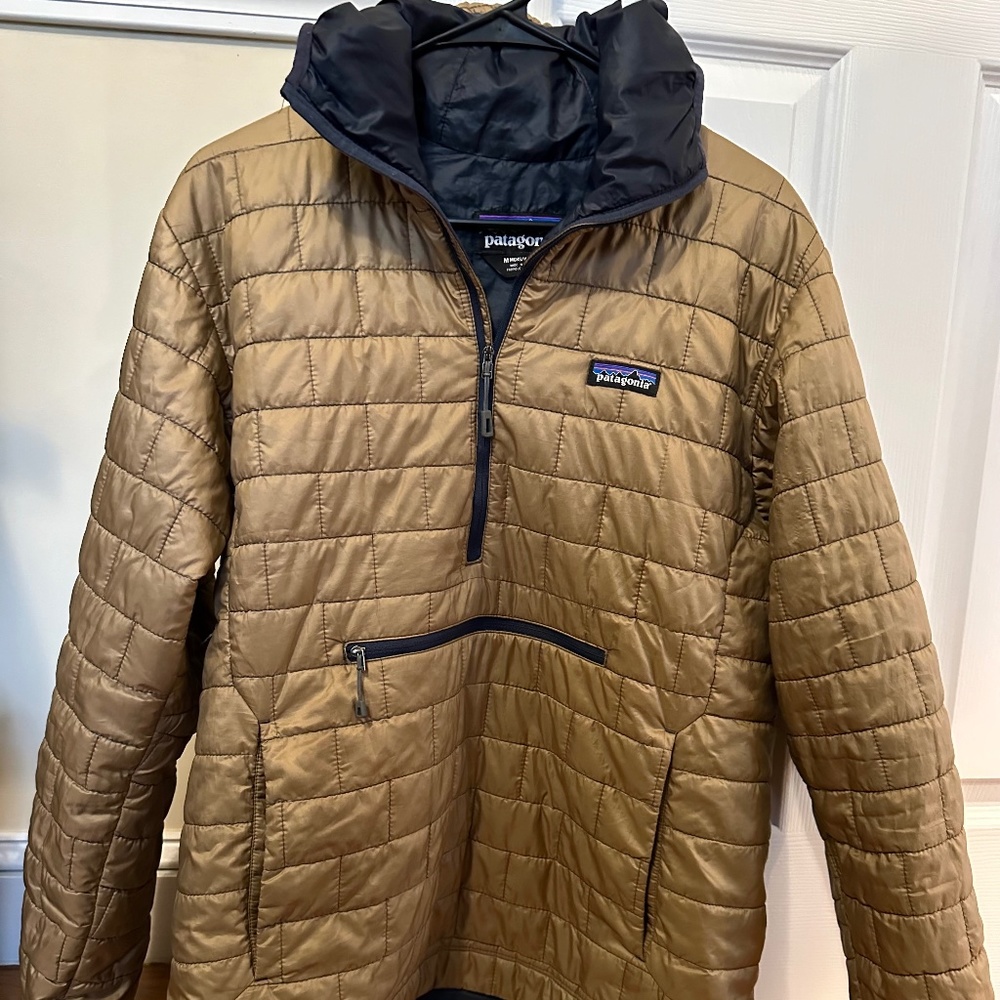 Men's Patagonia down pullover hoodie, medium 1/4 zip